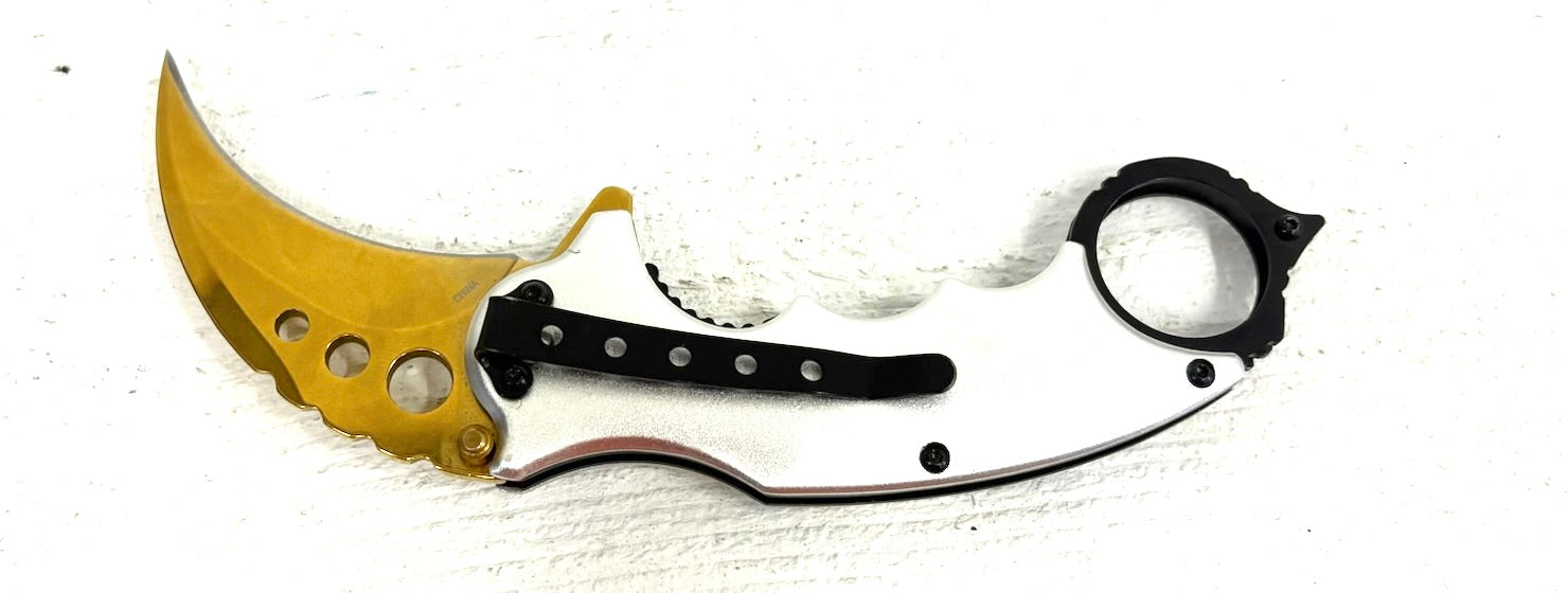 Karambit Knife: Dragon design handle