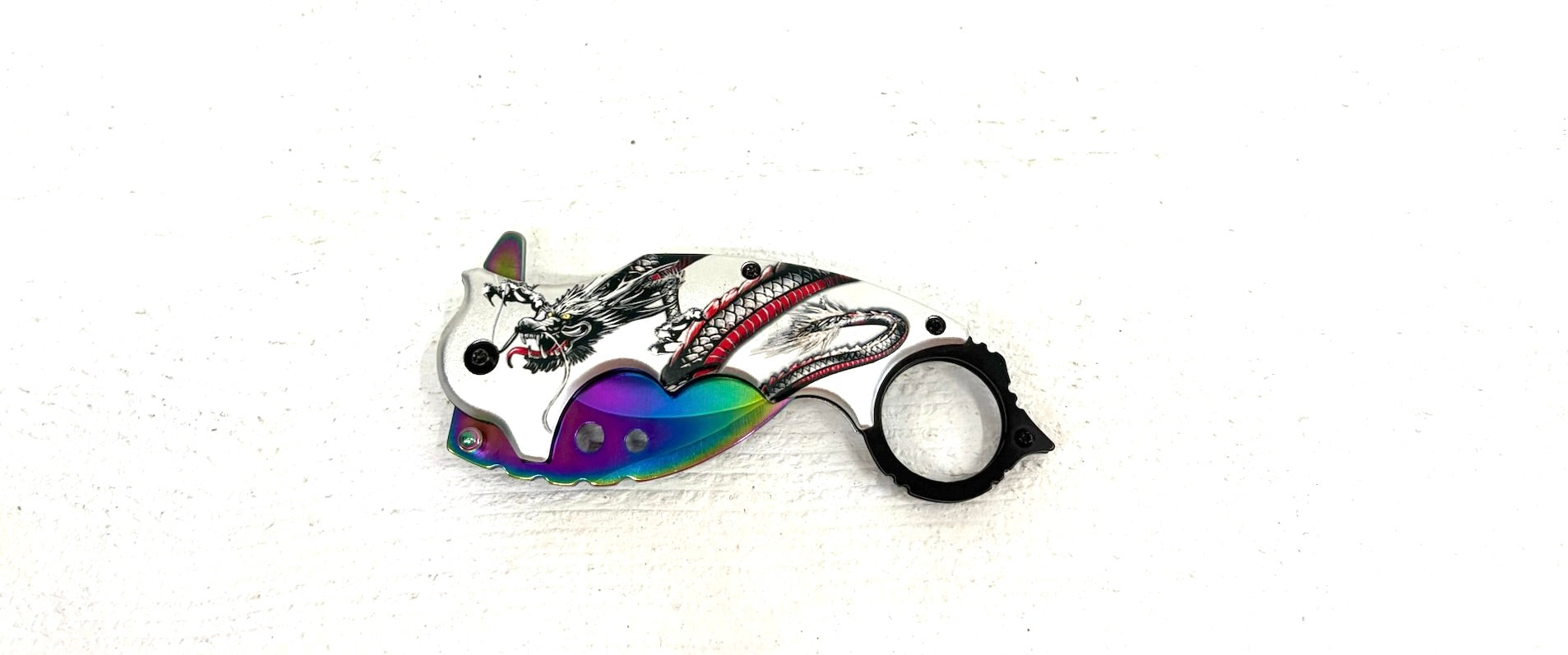 Karambit Knife: Dragon design handle