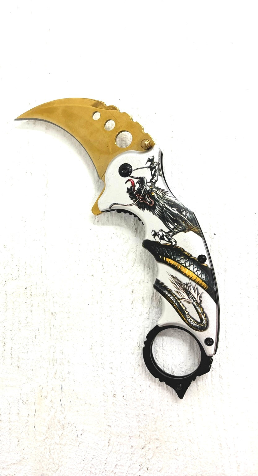 Karambit Knife: Dragon design handle