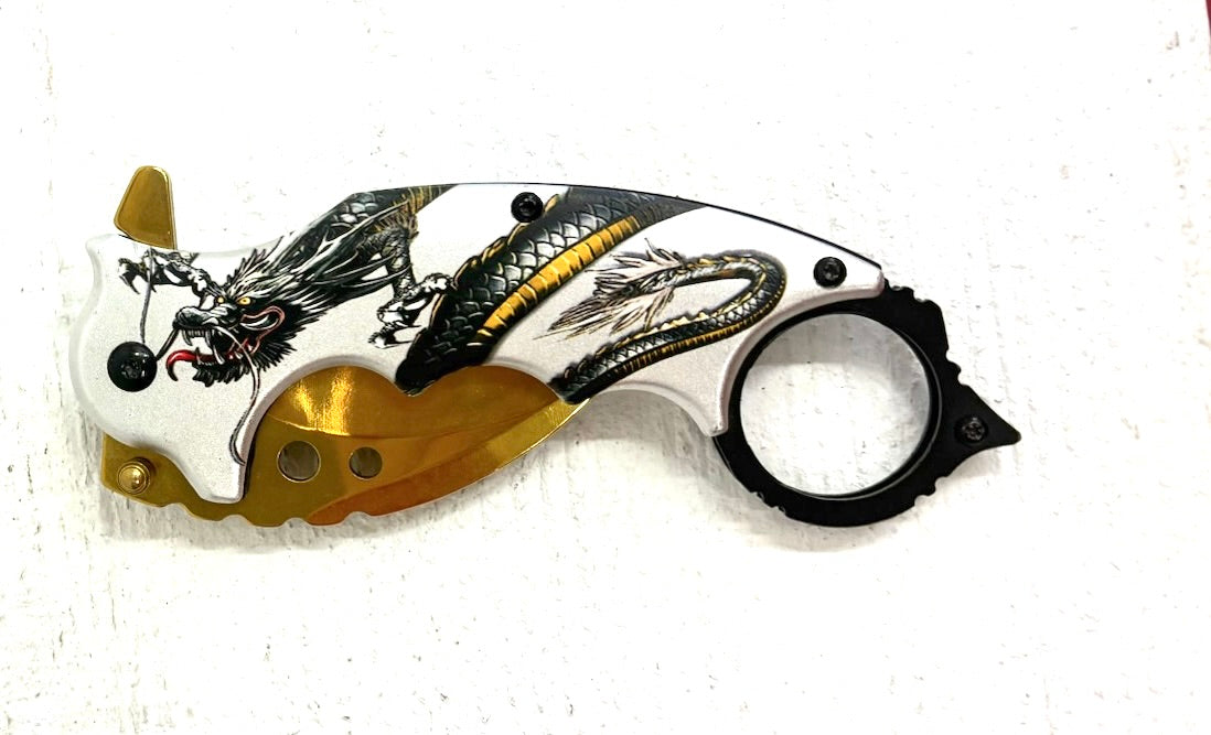 Karambit Knife: Dragon design handle