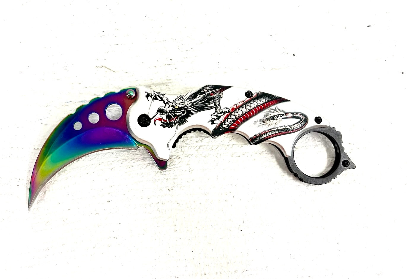 Karambit Knife: Dragon design handle