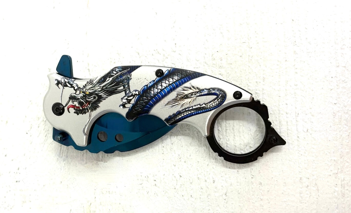 Karambit Knife: Dragon design handle
