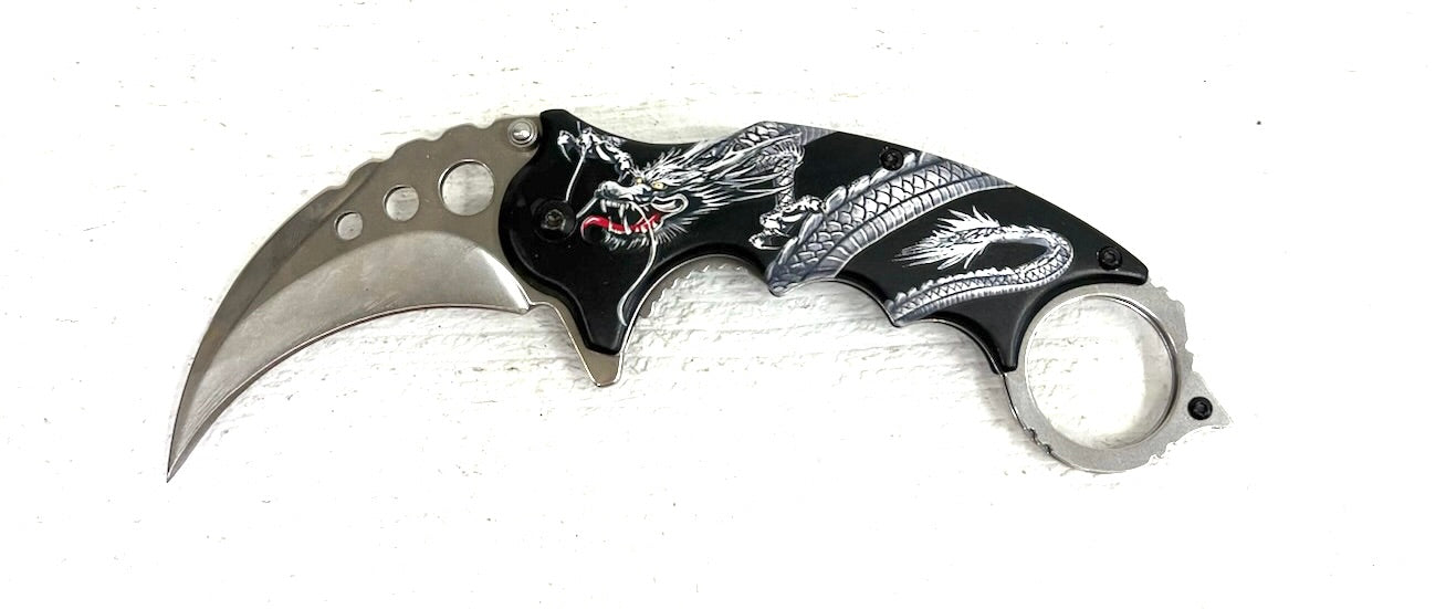 Karambit Knife: Dragon design handle
